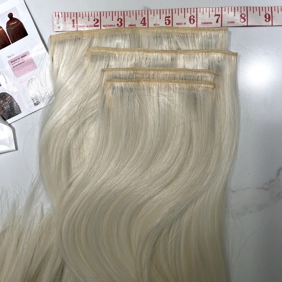 HAIR, 28” straight, 4 clip in extensions, platinum blonde - Picture 3 of 6